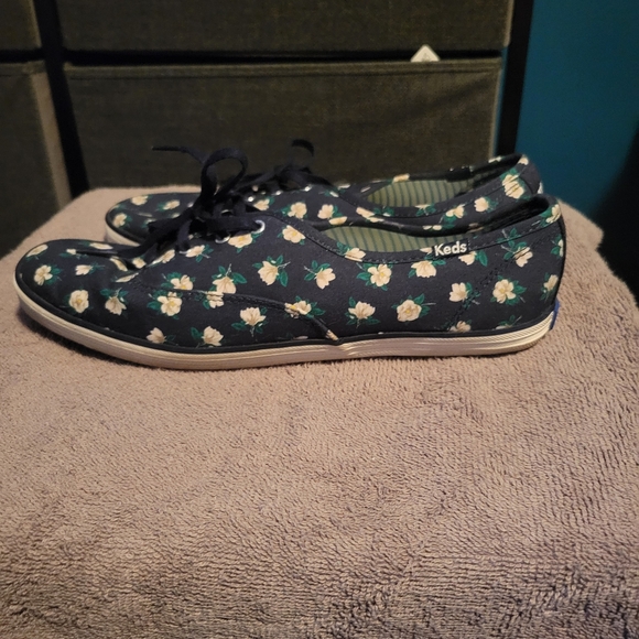 Keds - Picture 2 of 3